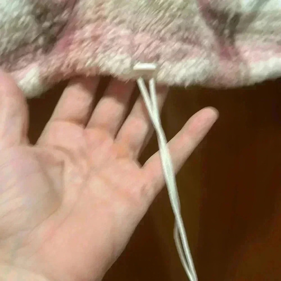 Girls fuzzy jacket pull over size small - Picture 3 of 6